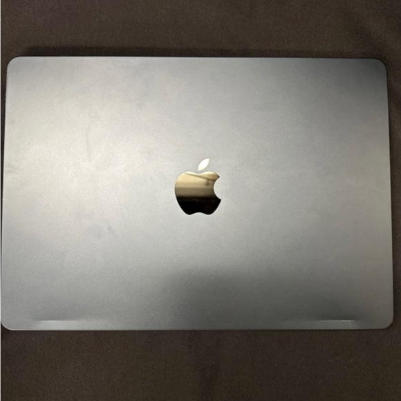 MacBook 13 inch 2023